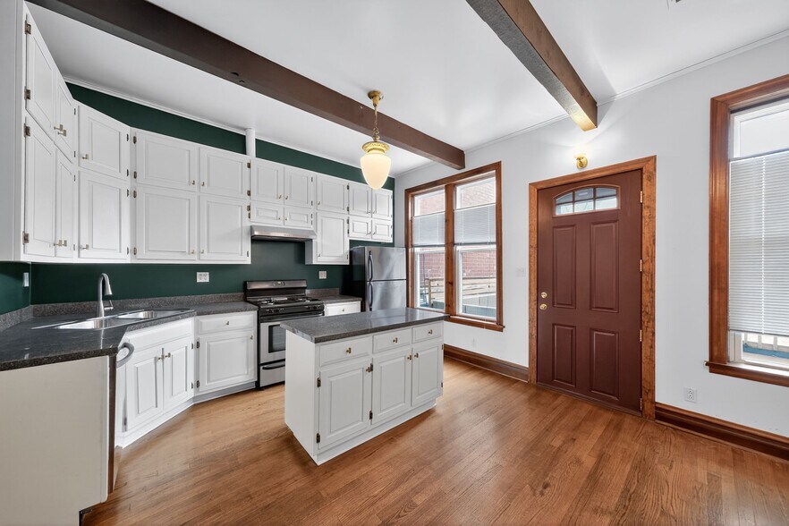 Building Photo - 2034 N Halsted St