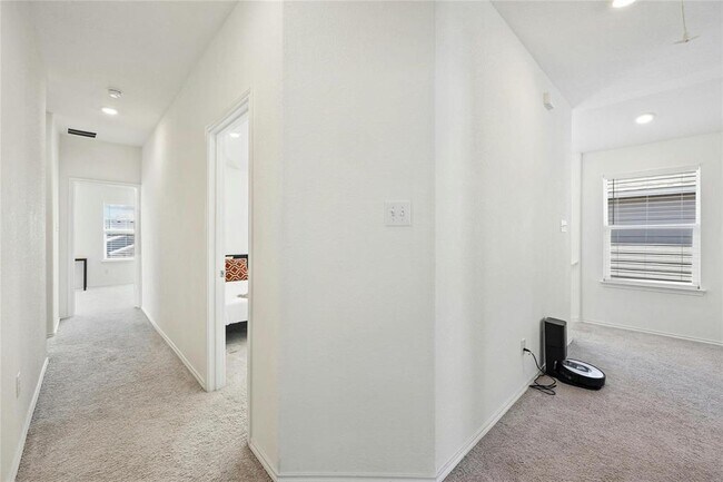 Building Photo - 402 Lynwood Gold Wy
