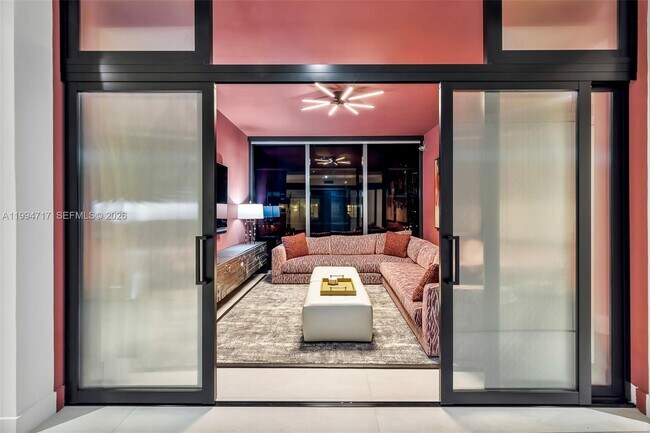 Building Photo - 700 NE 24th St