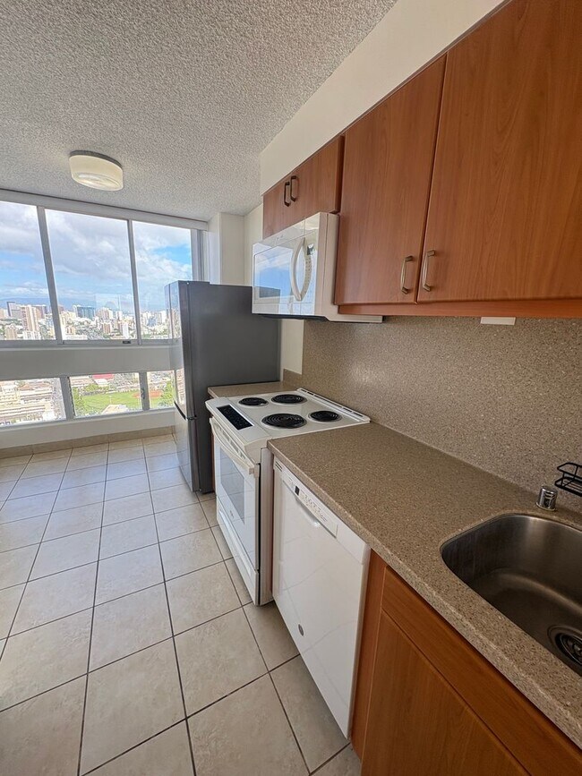 Building Photo - 1212 Punahou St
