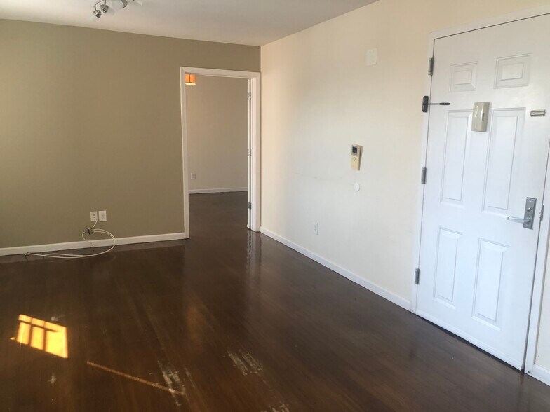 Building Photo - 529 54th St