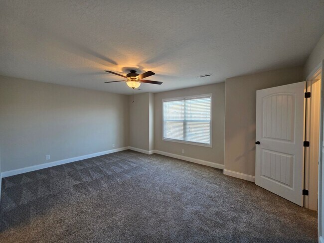 Building Photo - Live Where Comfort Meets Convenience in This Stylish 3 Bedroom Townhome