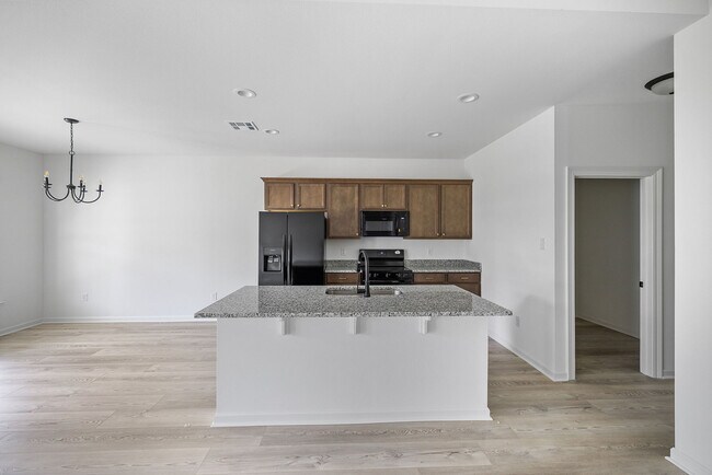 Building Photo - 21425 Twin Lakes Blvd