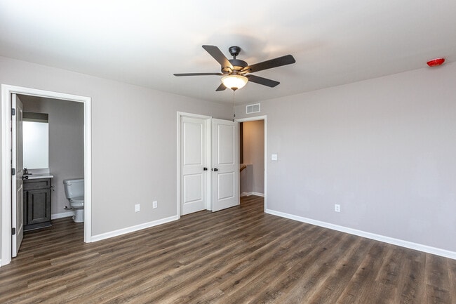 Building Photo - 506 S Main St