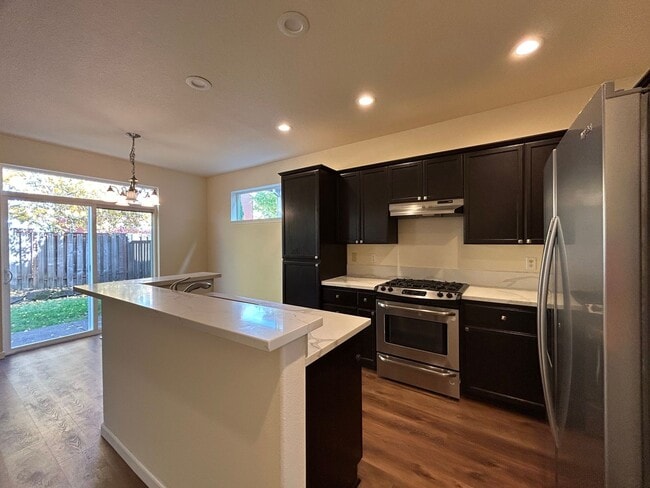 Building Photo - Spacious 4 Bedroom (plus den), 3 Bath Home...