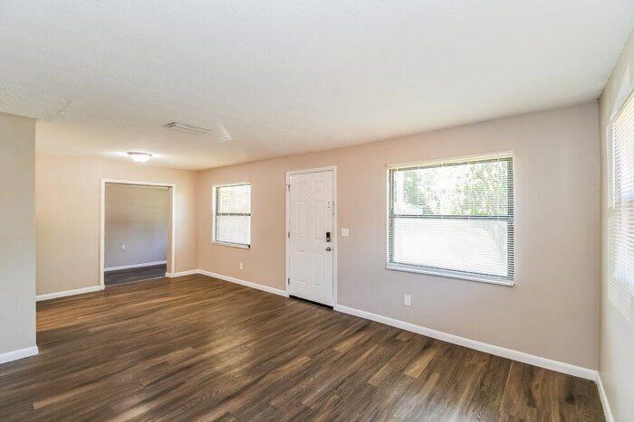 Building Photo - 714 S 42nd St
