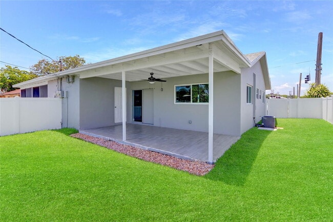 Building Photo - 2822 N Dixie Hwy