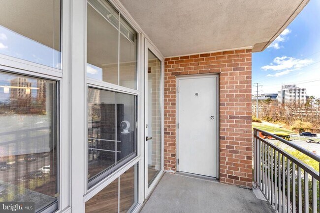 Building Photo - 11800 Sunset Hills Rd