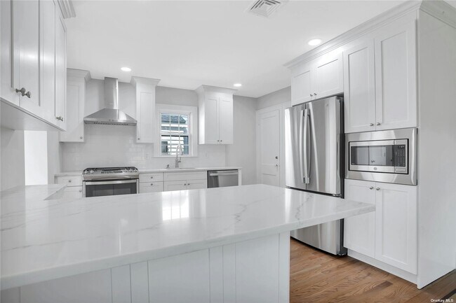 Building Photo - 92 Hillside Ave