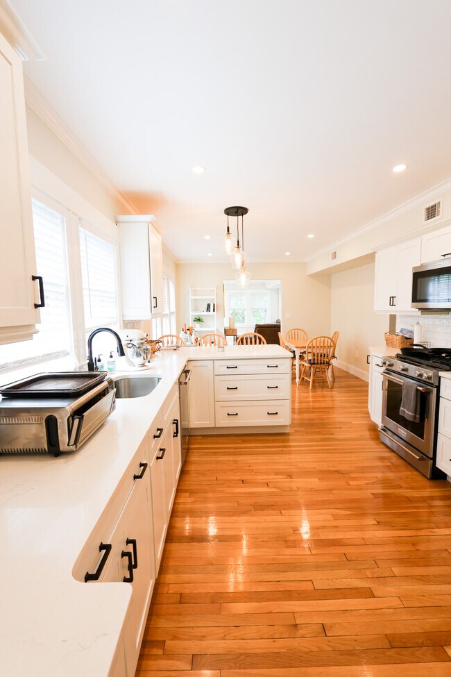 Building Photo - 241 Savin Hill Ave