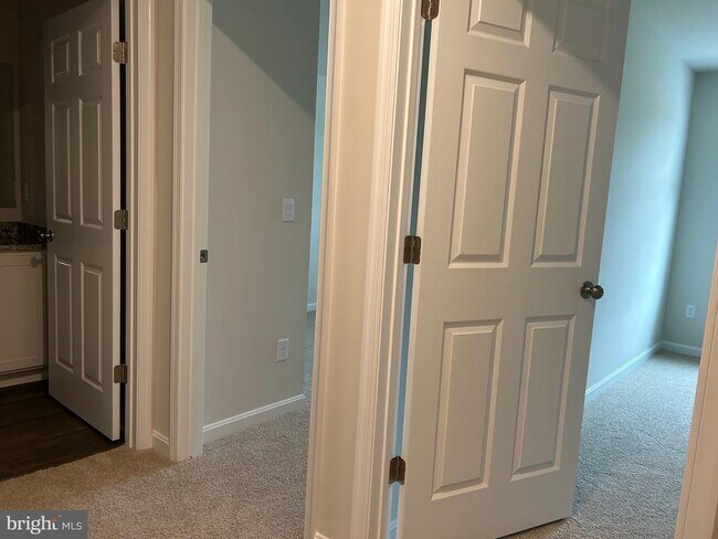 Building Photo - 167 Rae Ct