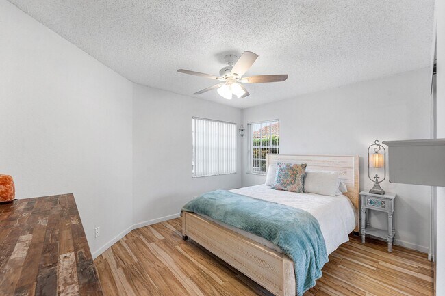 Building Photo - 8084 Summer Shores Dr