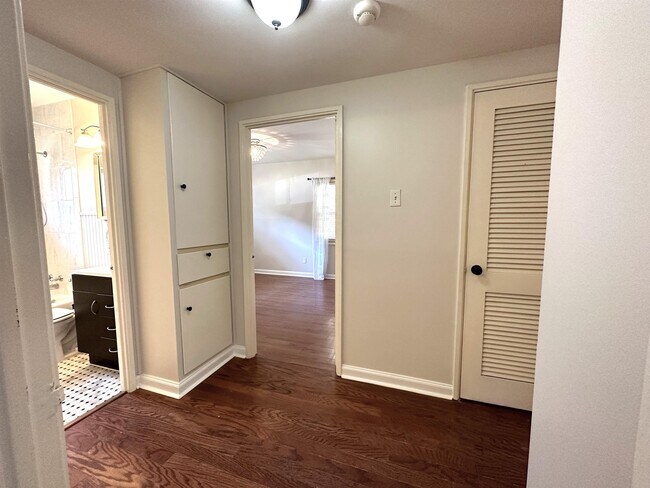 Building Photo - 5260 Brantford Ave