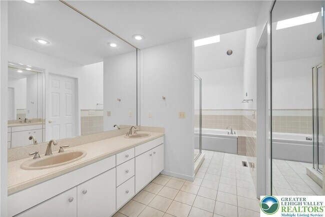 Building Photo - 5721 Crawford Dr