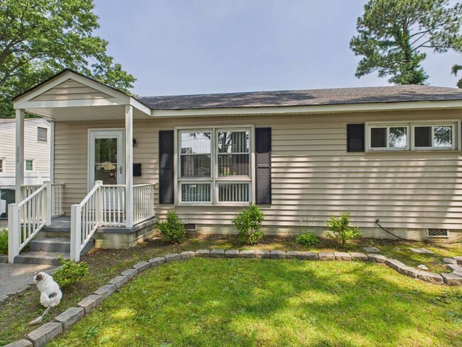 Building Photo - Cozy 2 Bedroom 1 Bathroom Ranch style Home...