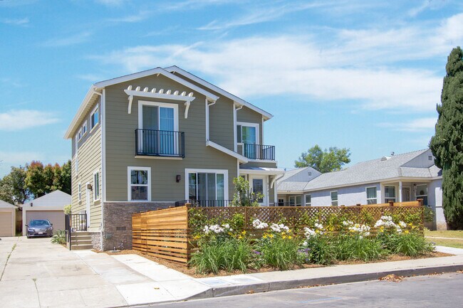 Building Photo - 8343 DUNBARTON - SHORT TERM LEASES AVAILABLE , NEWER*4 BD*3BA*TOWNHOME*PRIVATE YARD*WASHER/DRYER*