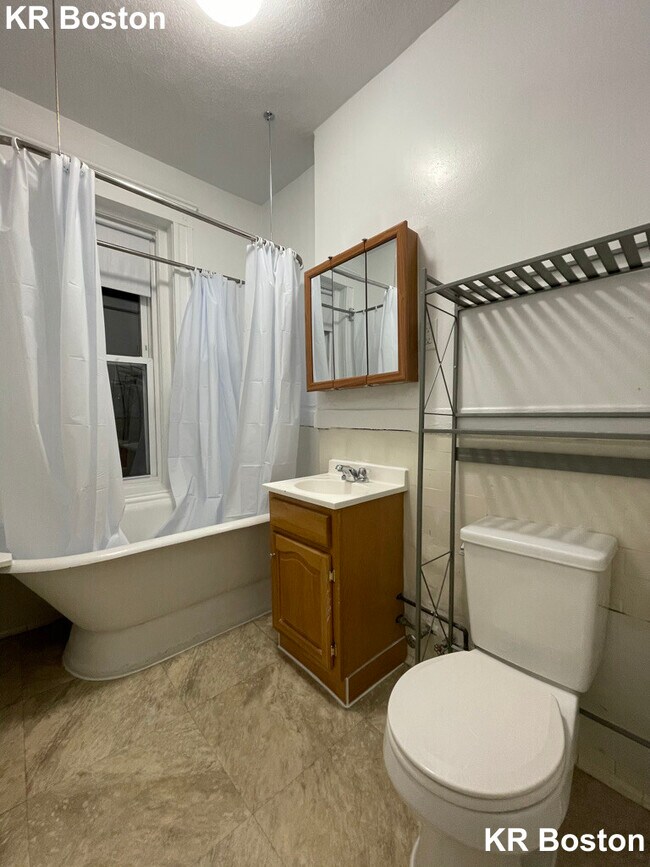 Building Photo - 1381 Boylston St