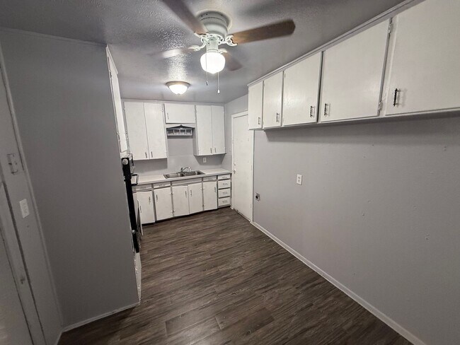 Building Photo - Rendon Area; Single-Family home sitting on...