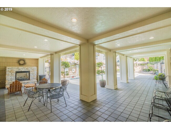 Building Photo - 714 SE Fairwinds Loop