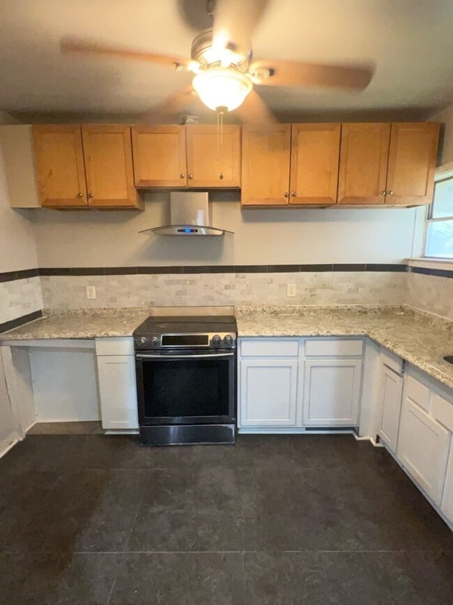 Building Photo - 3426 Tampa St - ***Ask about our No Cash Security Deposit Option***