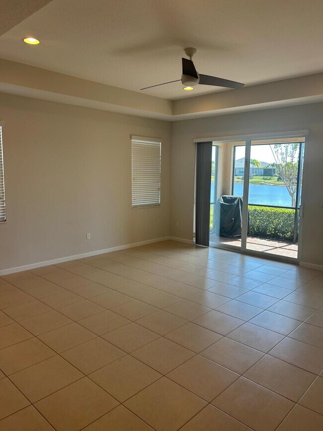 Building Photo - 11066 Sunrise Lake Dr