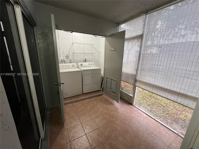 Building Photo - 464 NE 210th Cir Terrace