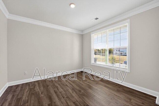 Building Photo - 7172 Sylvan Retreat Dr