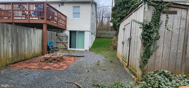 Building Photo - 300 Maiden Choice Ln