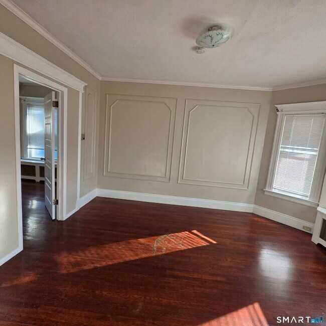 Building Photo - 142 Oakland Terrace