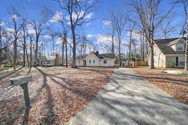 Building Photo - Indian Trail Ranch!