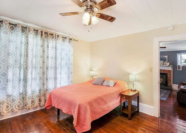 Building Photo - Charming 3-Bedroom Cottage in the Heart of Leesburg!