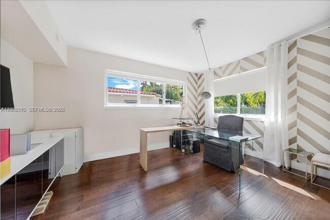 Building Photo - 3531 SW 1st Ave