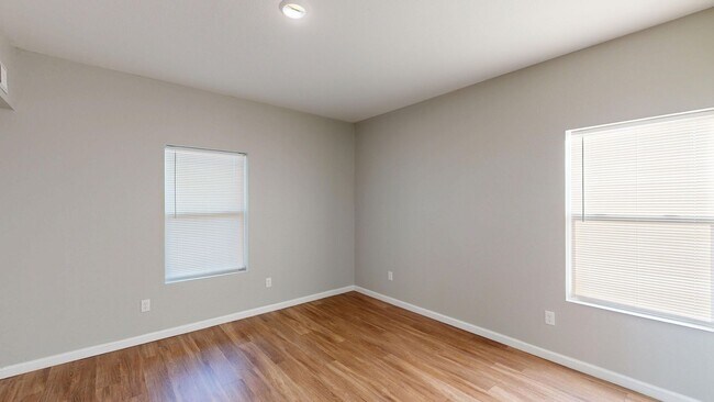 Building Photo - 2 Bed/2 Bath Condo in Pigeon Forge, TN Available Now!