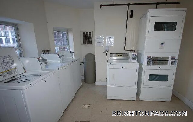 Primary Photo - 125 Chiswick Rd