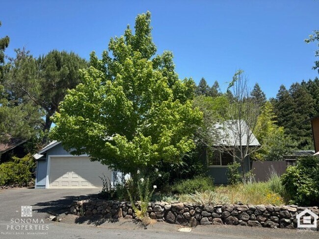 Building Photo - Inviting 3BD/2BA Home in Glen Ellen