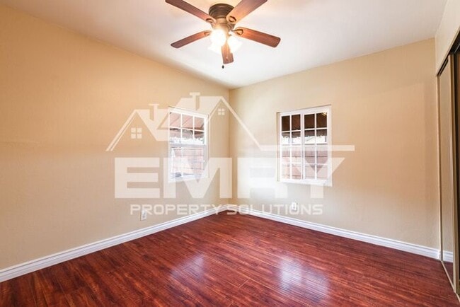 Building Photo - 2 Bed 1 Bath Unit for Rent in East Los Angeles Parking Available