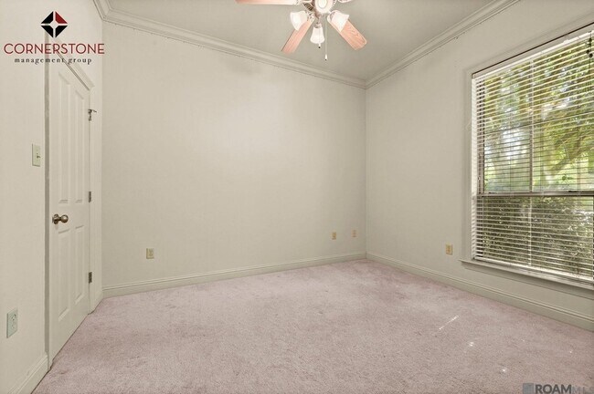 Building Photo - 8564 Grand View Dr