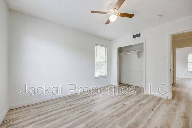 Building Photo - 15 MacArthur Dr