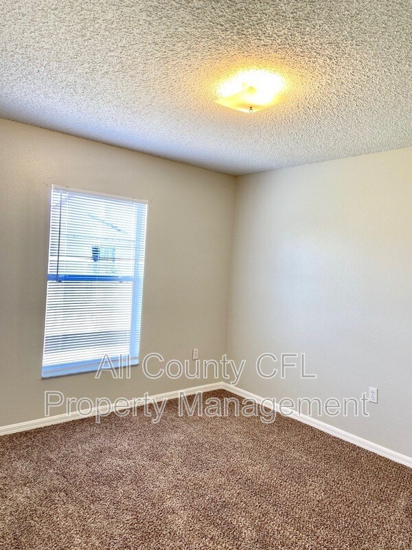 Building Photo - 715 Lucaya Dr