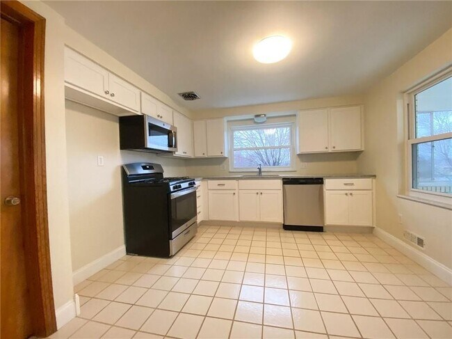 Building Photo - 151 Thorne Rd