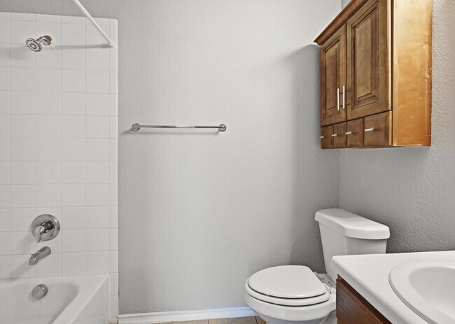 Building Photo - Open Living, Private Backyard, Great Location