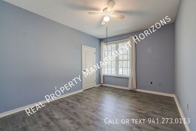 Building Photo - 4174 Central Sarasota Pkwy