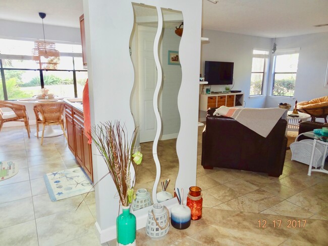 Building Photo - 225 S Tropical Trail