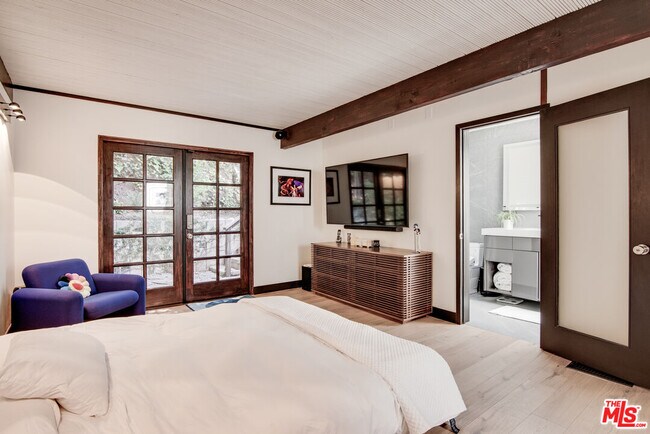 Building Photo - 9624 Yoakum Dr