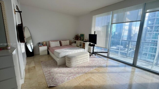 Building Photo - 1050 Brickell Ave