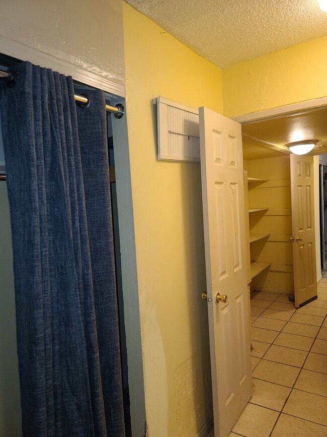 Building Photo - 729 N 11th St