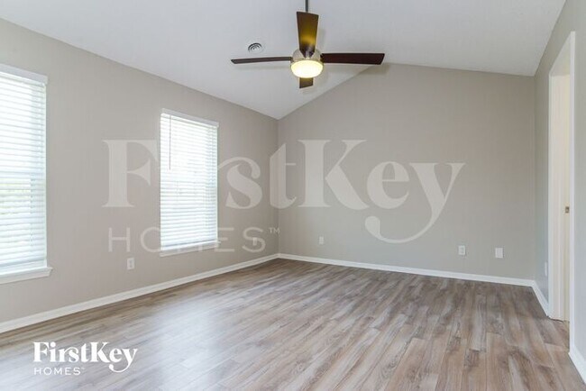 Building Photo - 11035 N McKinley Ave