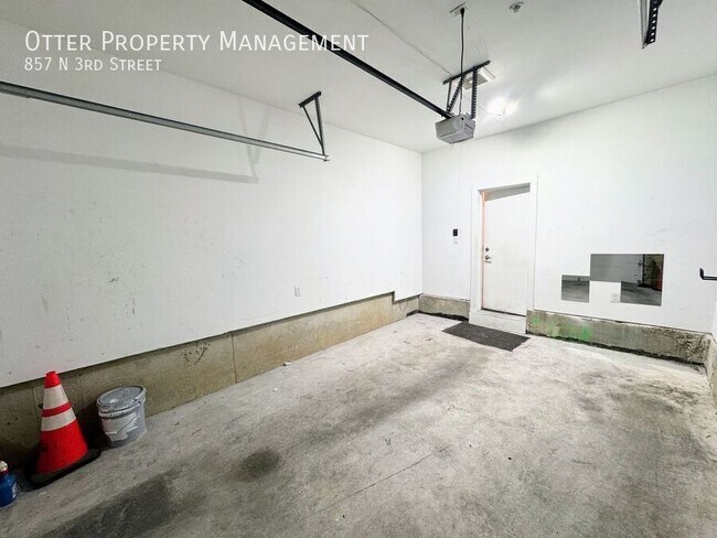 Building Photo - 857 N 3rd St