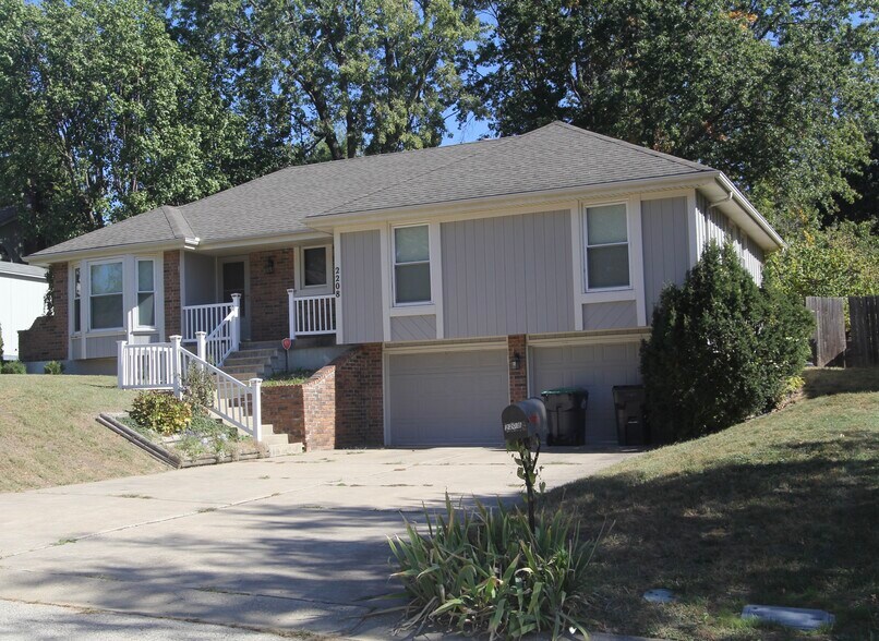 Primary Photo - 2208 NW 11th St