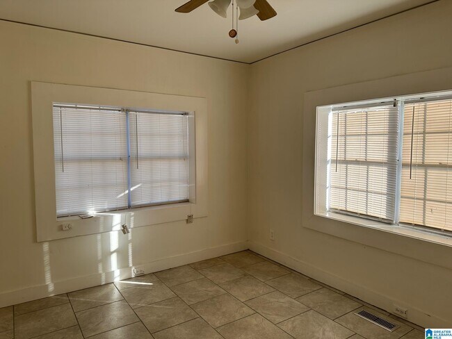 Building Photo - 4a S Church Ave